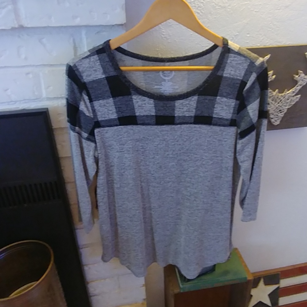 Maurices sweater